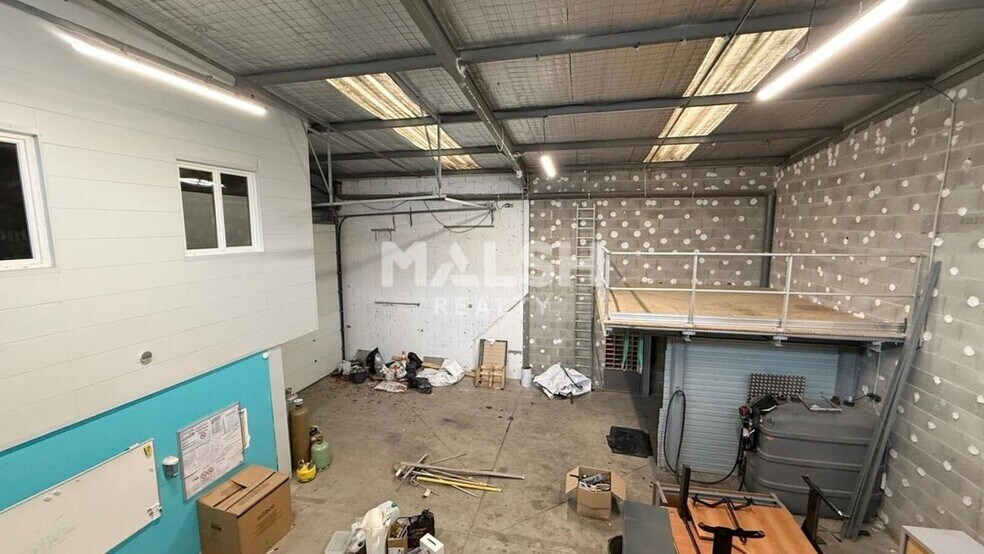 Light Industrial in Brignais for sale - Building Photo - Image 3 of 10