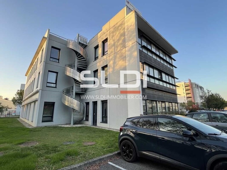 1 Rue Monseigneur Ancel, Saint-Priest to rent - Building Photo - Image 2 of 4
