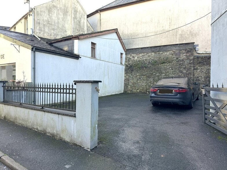 8 Mansel St, Carmarthen for sale - Building Photo - Image 2 of 17