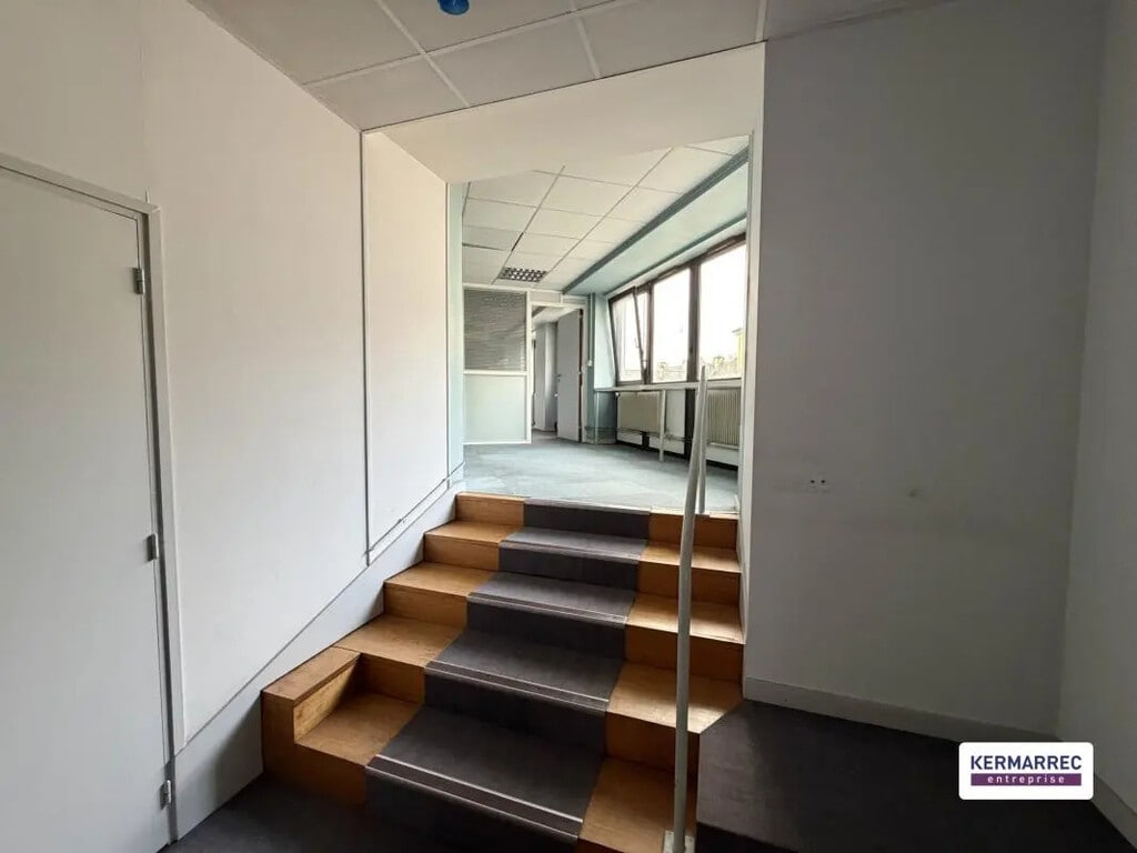 Location Bureaux 180 m² - Photo 1