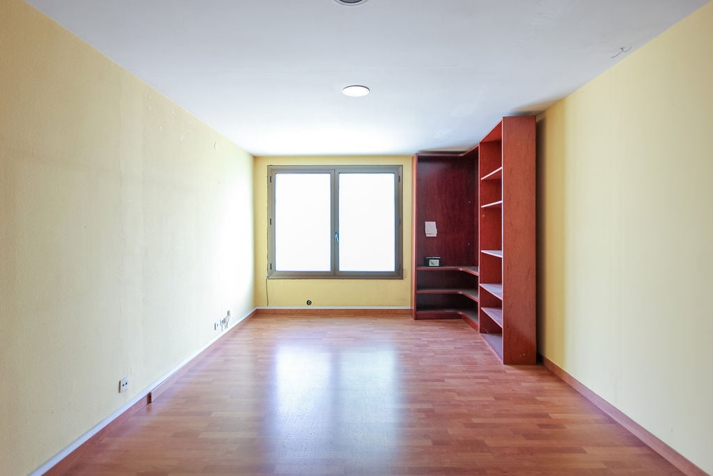 Barcelona, BAR 08014 - Unit 01 -  - Interior Photo - Image 1 of 8