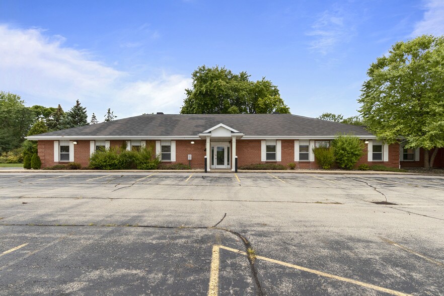 1348 American Dr, Neenah, WI for sale - Primary Photo - Image 1 of 1