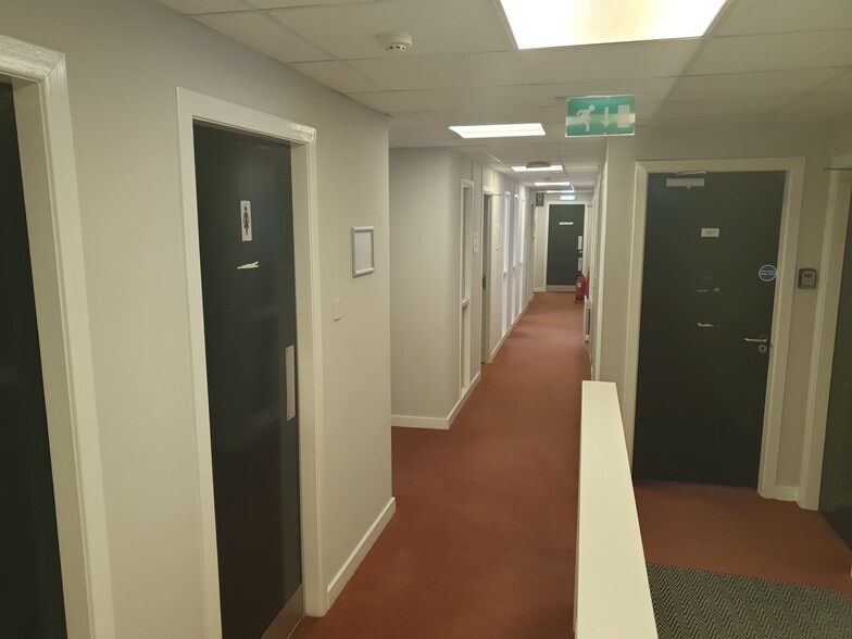 5-15 Dumbarton Rd, Stirling for sale - Building Photo - Image 3 of 4