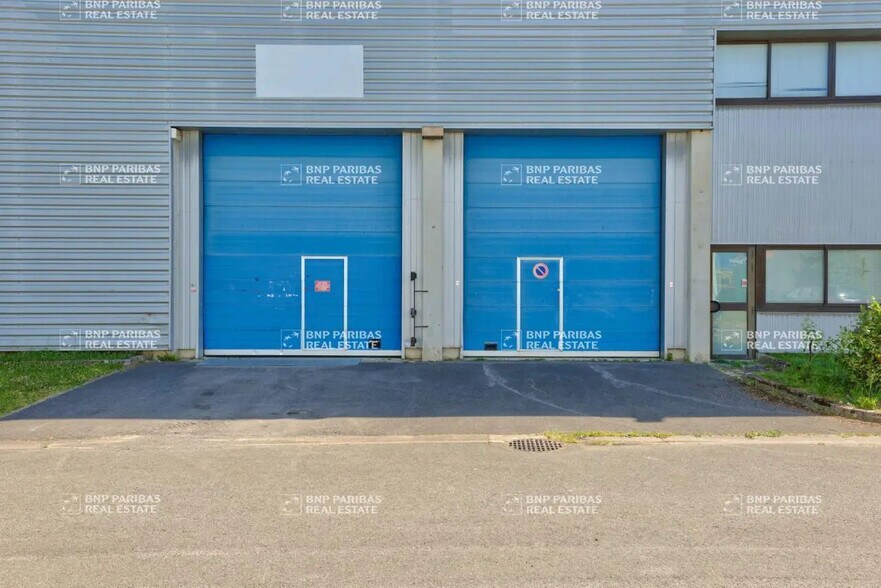 Light Industrial in Collégien to rent - Building Photo - Image 2 of 3