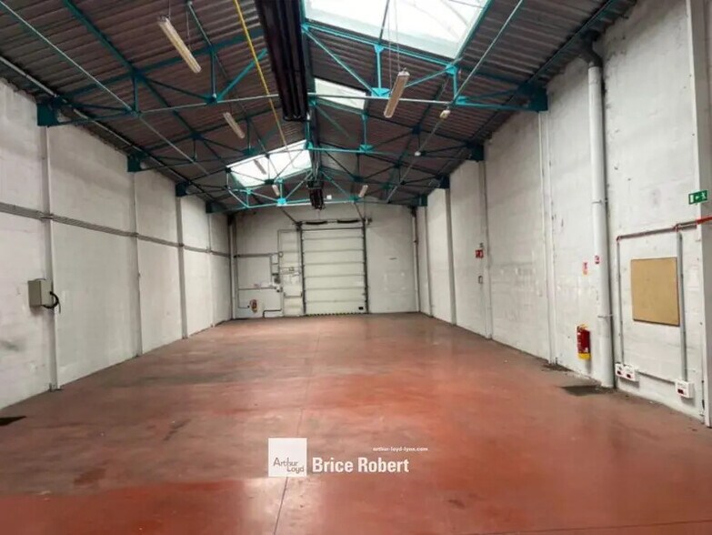 Light Industrial in Lyon to rent - Building Photo - Image 2 of 5
