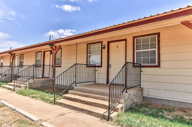 1500 S 9th St, Slaton, TX for sale - Building Photo - Image 1 of 1