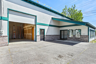 1625 SE Lafayette St, Portland, OR for rent Building Photo- Image 1 of 7