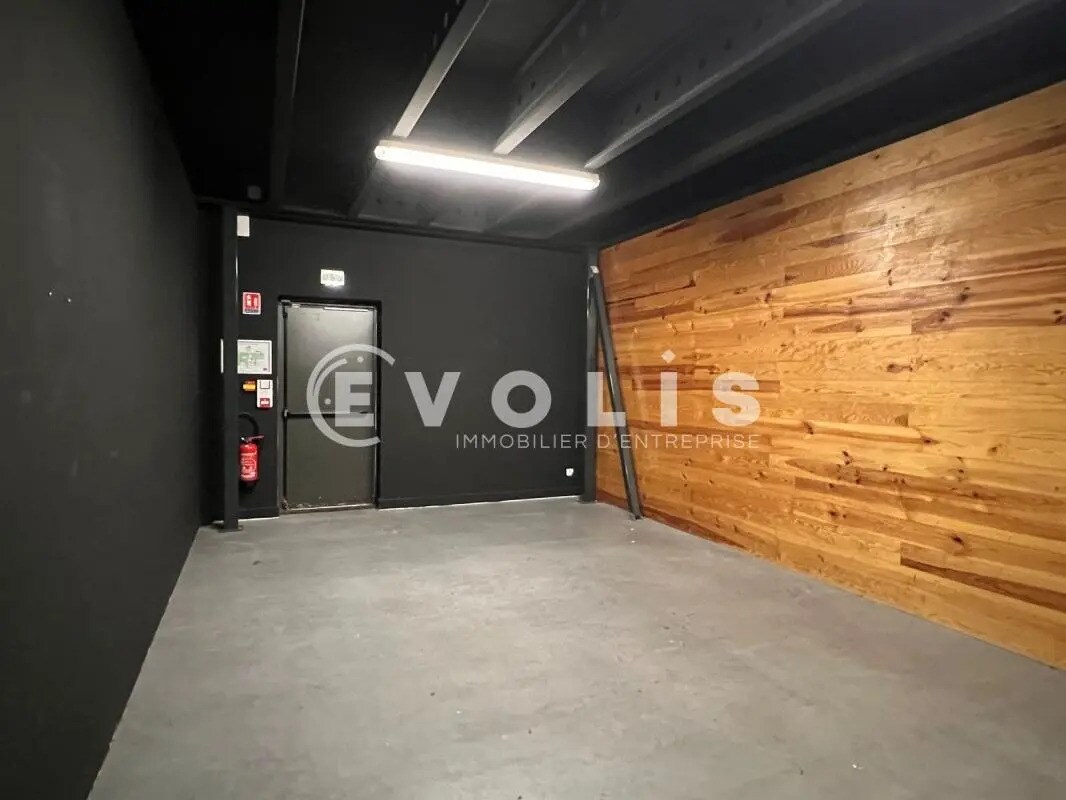 Light Industrial in Le Haillan to rent Interior Photo- Image 1 of 11