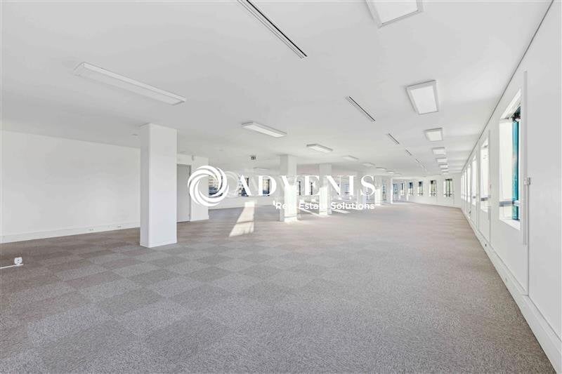 Office in Noisy-le-Grand to rent Building Photo- Image 1 of 10