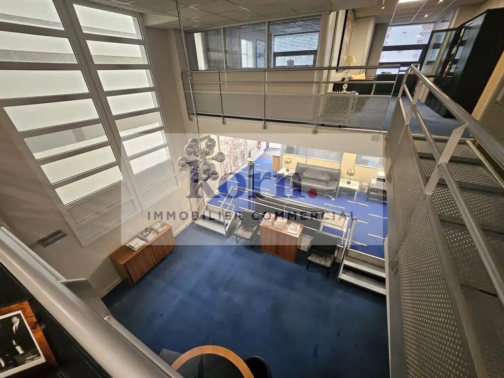 Office in Suresnes to rent Interior Photo- Image 1 of 10