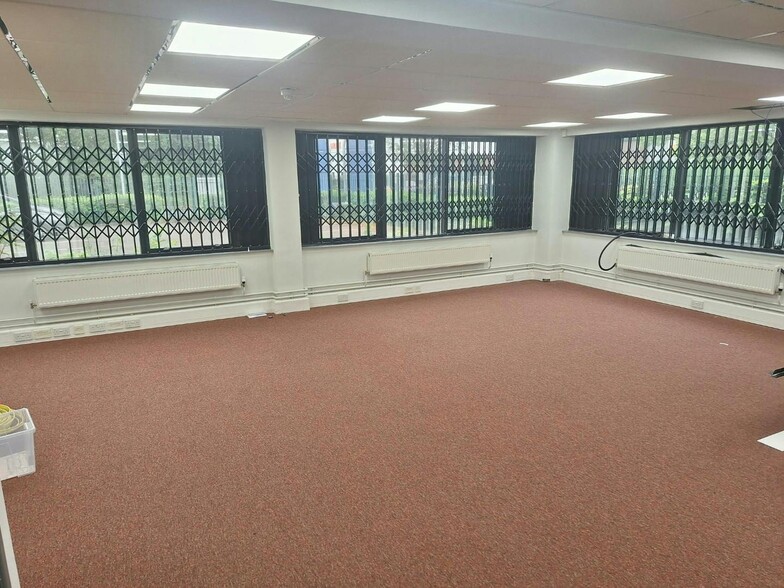 Southside, Stockport to rent - Building Photo - Image 3 of 5