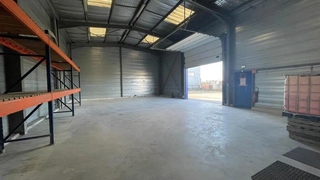 Vente Entrepôt 330 m² - Photo 1