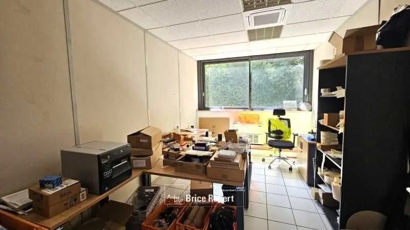 Office in Dardilly to rent Building Photo- Image 1 of 5