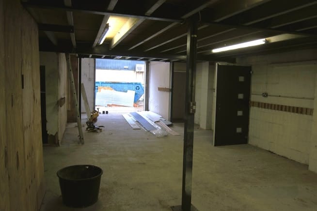 7 Black Moor Rd, Verwood, DOR BH31 6AX - Unit 12 - - Interior Photo - Image 1 of 4