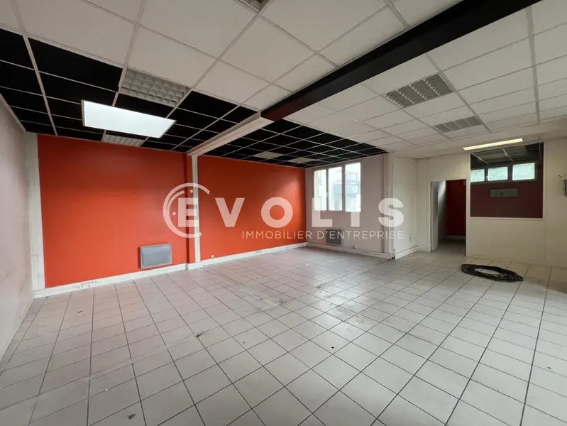 Light Industrial in Bondy to rent Interior Photo- Image 1 of 16