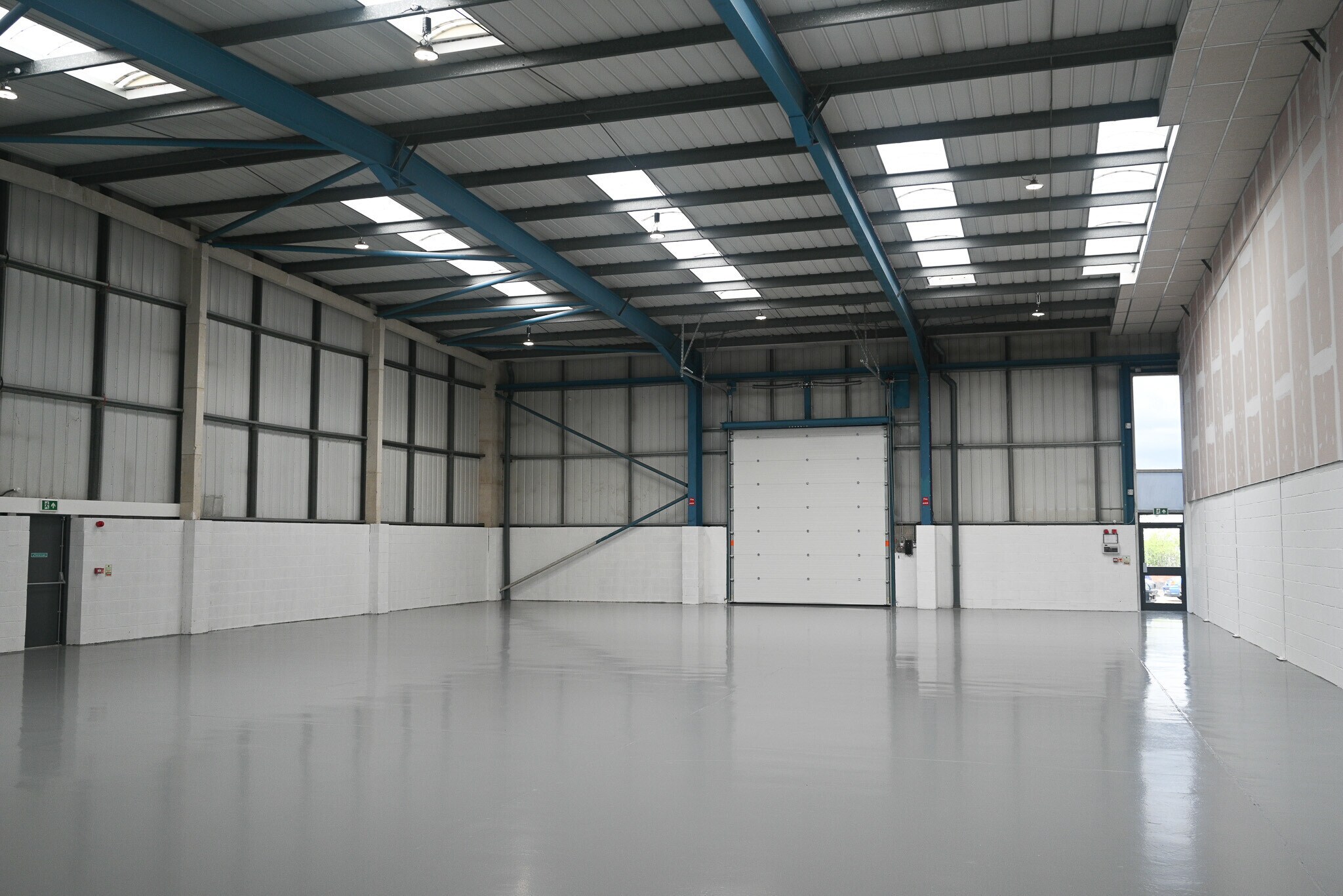 Snowdon Dr, Milton Keynes to rent Building Photo- Image 1 of 6