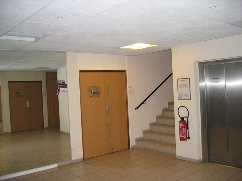 Office in Jouy-en-Josas to rent - Interior Photo - Image 3 of 23