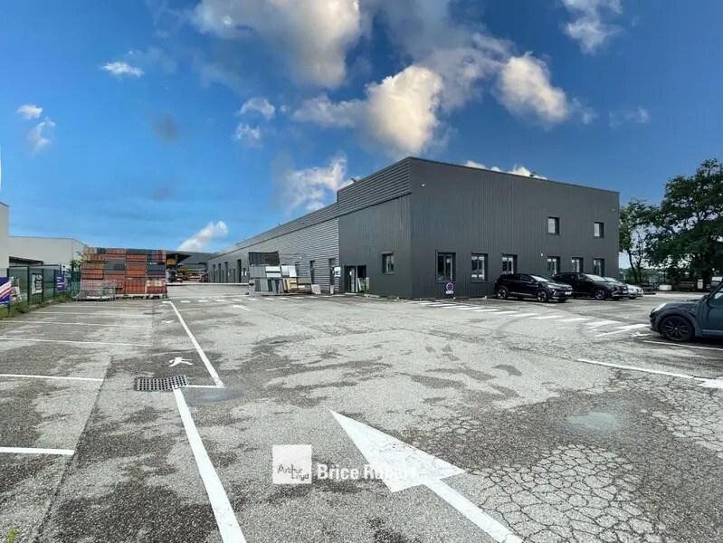 21 Chemin Des Muriers, Genas to rent Building Photo- Image 1 of 13