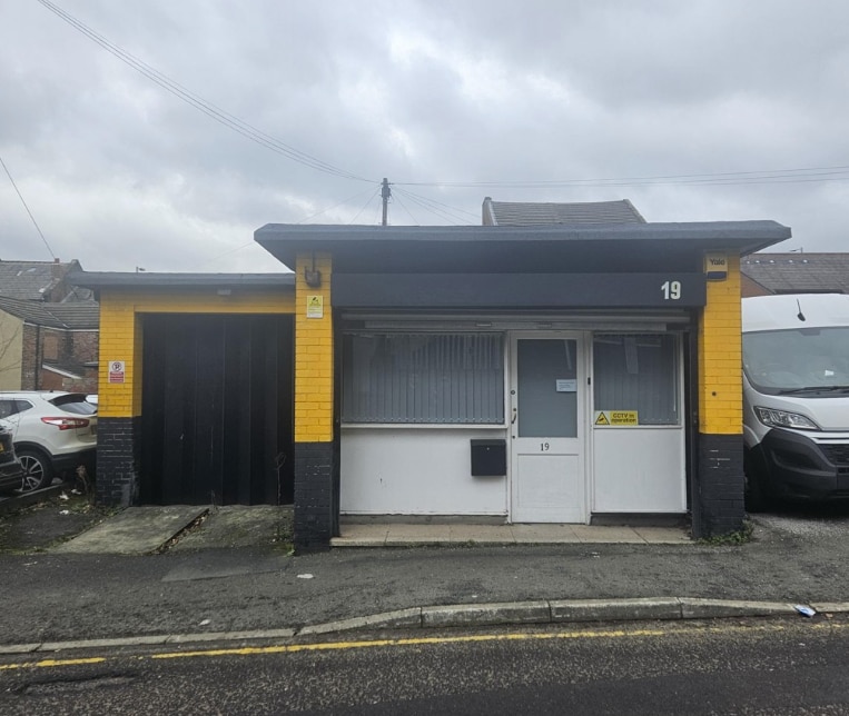 19 Water St, Hyde for sale Primary Photo- Image 1 of 6