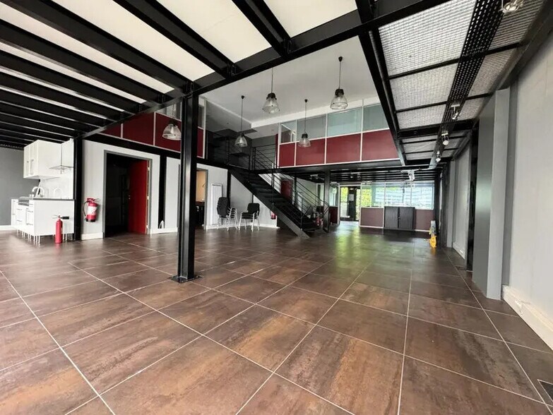 Office in Ivry-sur-Seine to rent - Interior Photo - Image 2 of 12