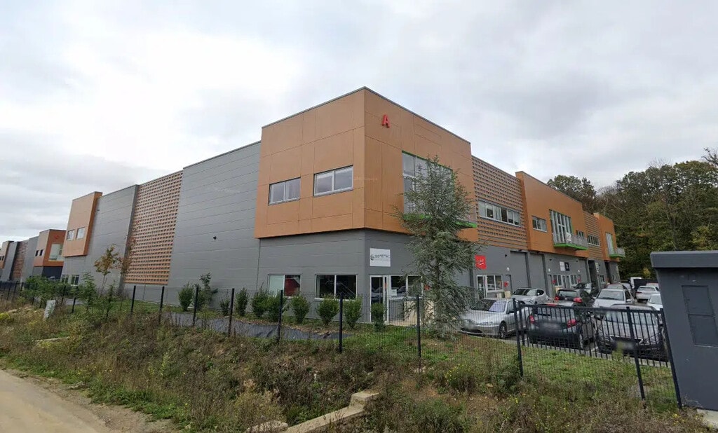 Location Entrepôt 339 m² - Photo 1