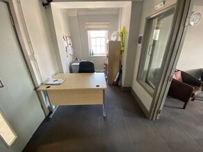 58 Market Sq, St Neots to rent Building Photo- Image 2 of 5