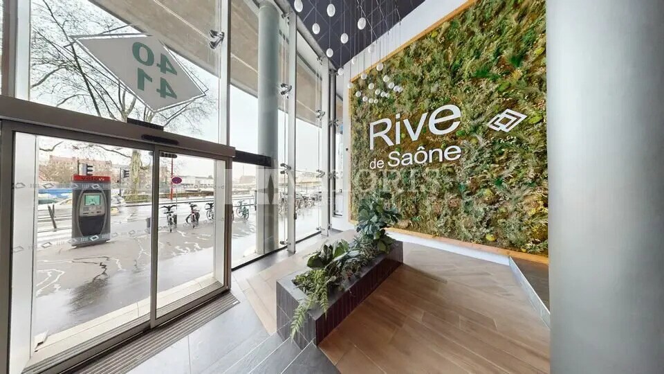 Office in Lyon for sale Lobby- Image 1 of 10