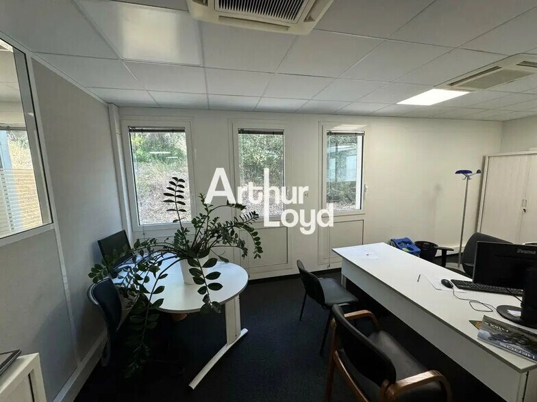 Office in Valbonne to rent - Interior Photo - Image 2 of 13