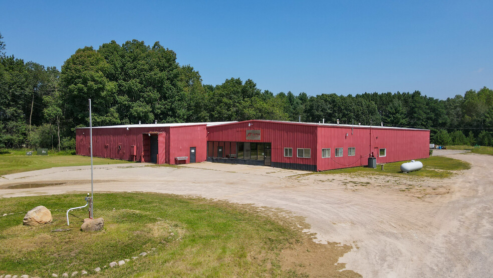 850 Bowling Ln, Waupaca, WI for sale - Building Photo - Image 1 of 1