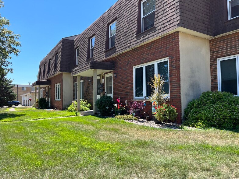 810 Ronell St, Saint Peter, MN for sale - Building Photo - Image 1 of 1