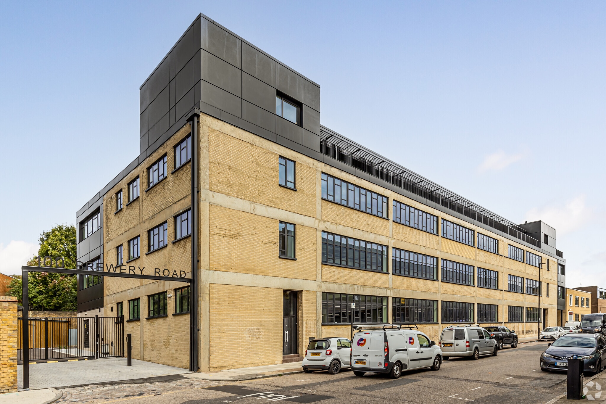 100 Brewery Rd, London for sale Primary Photo- Image 1 of 1