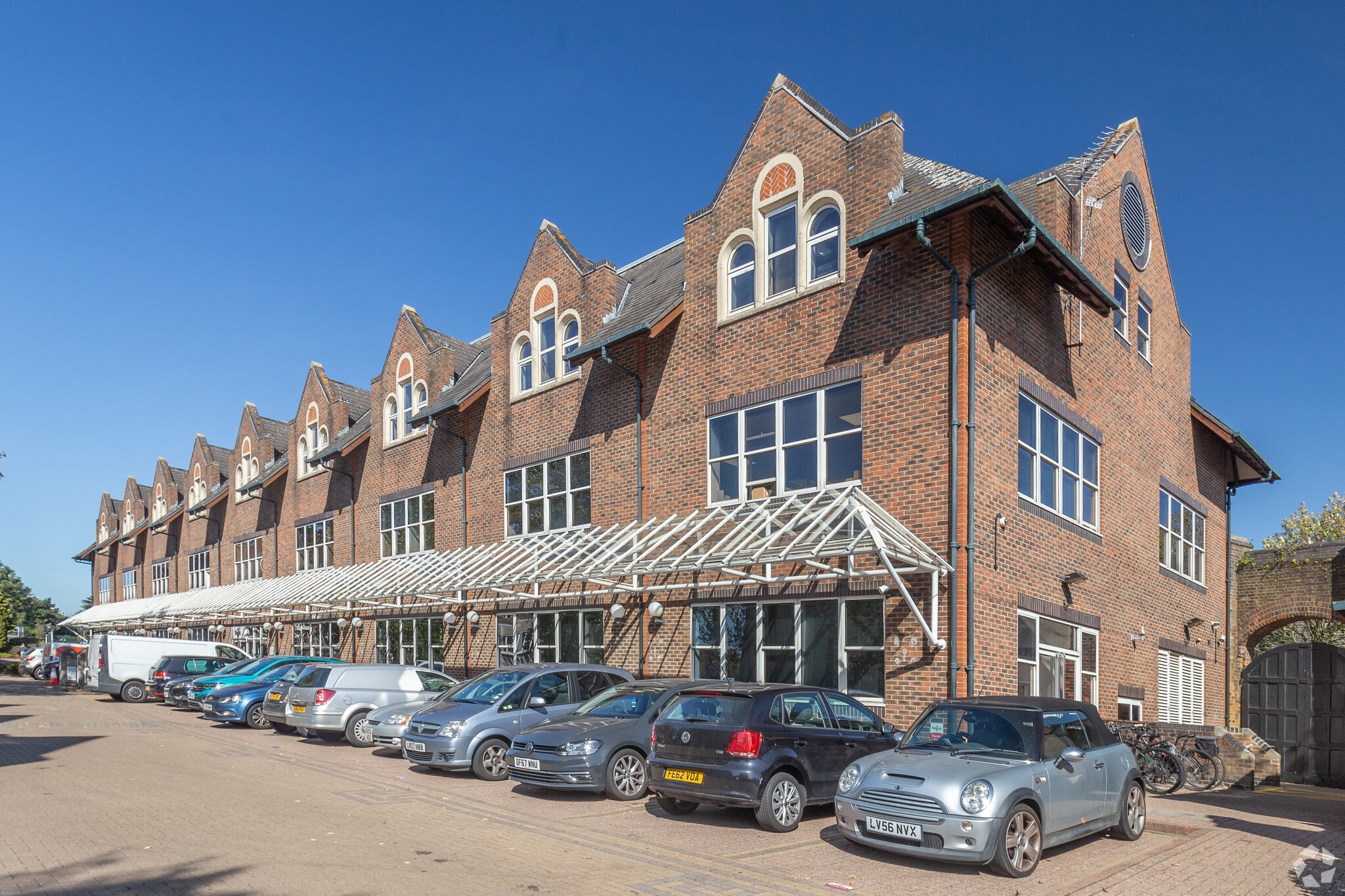 1-2 Victoria St, St Albans to rent Building Photo- Image 1 of 12