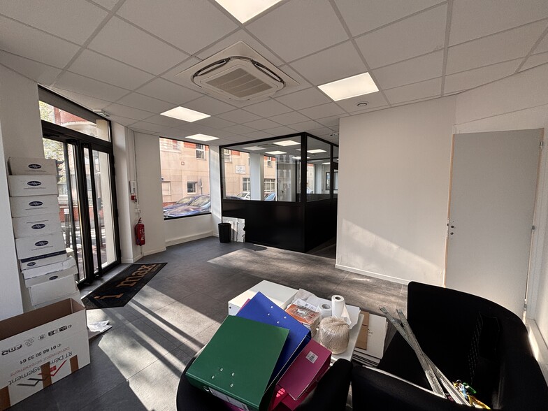 36 Rue Carnot, Suresnes to rent - Interior Photo - Image 2 of 12