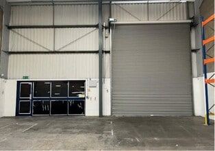 March Pl, Aylesbury to rent Interior Photo- Image 1 of 3