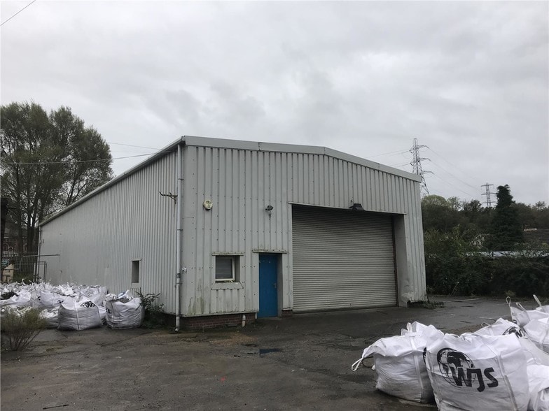 Units 10-12 Regent St, Neath to rent - Building Photo - Image 2 of 4