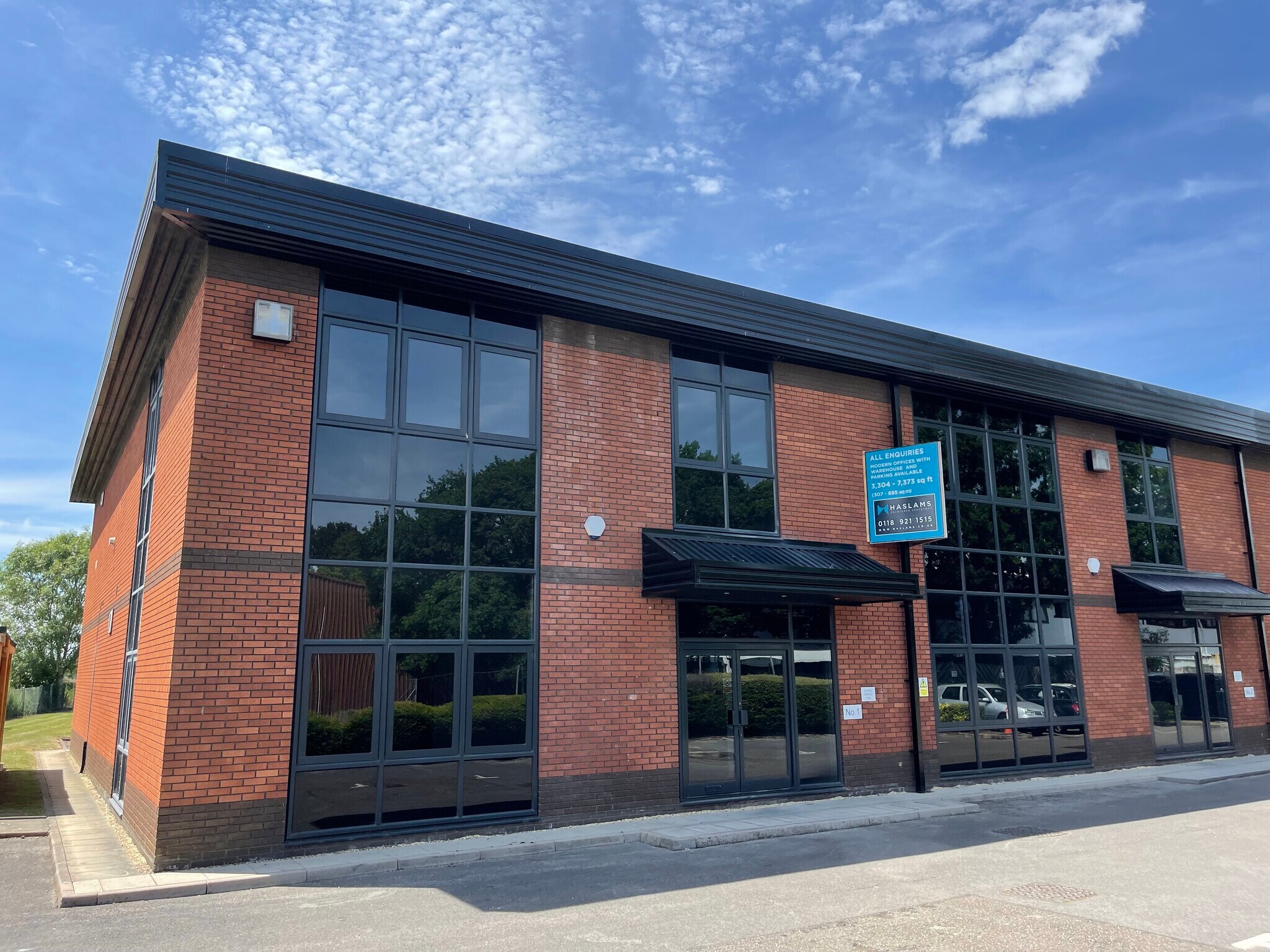 23-29 Ivanhoe Rd, Wokingham for sale Building Photo- Image 1 of 1