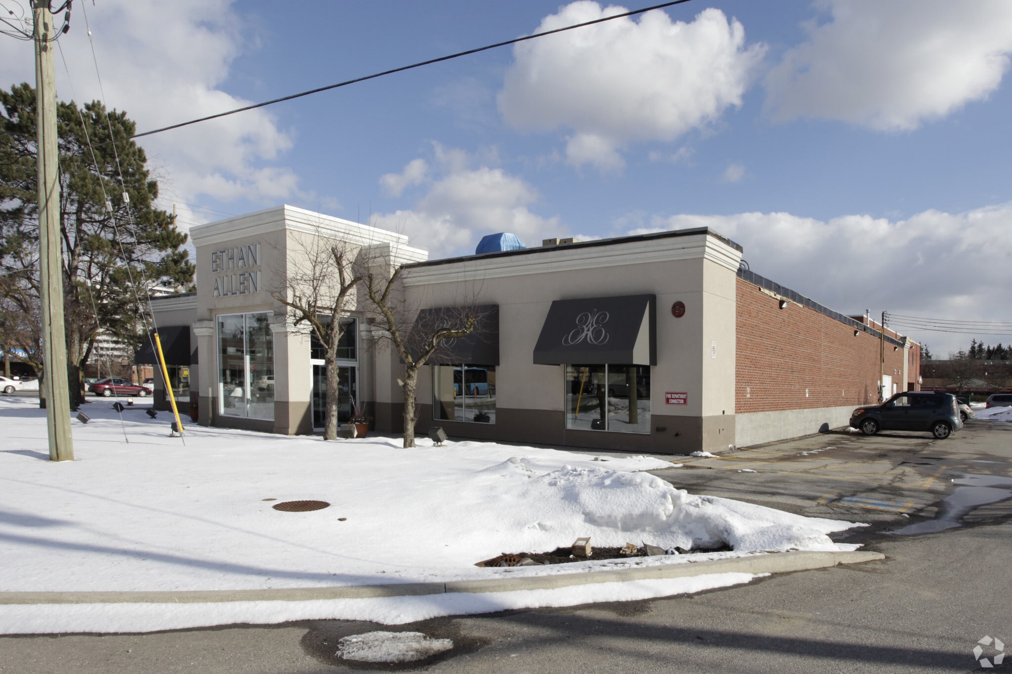 8108 & 8134 Yonge Street in Vaughan portfolio of 2 properties for sale on LoopNet.co.uk Primary Photo- Image 1 of 3