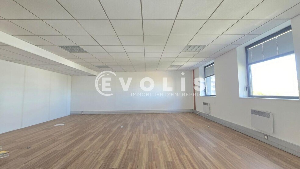 51 Rue Hoche, Ivry-sur-Seine to rent - Interior Photo - Image 2 of 32