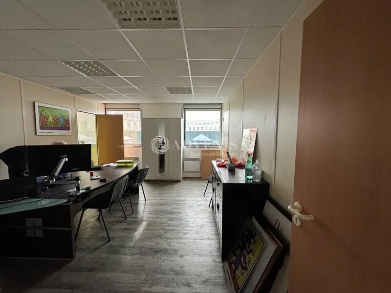 Office in Noisy-le-Grand for sale Building Photo- Image 1 of 7
