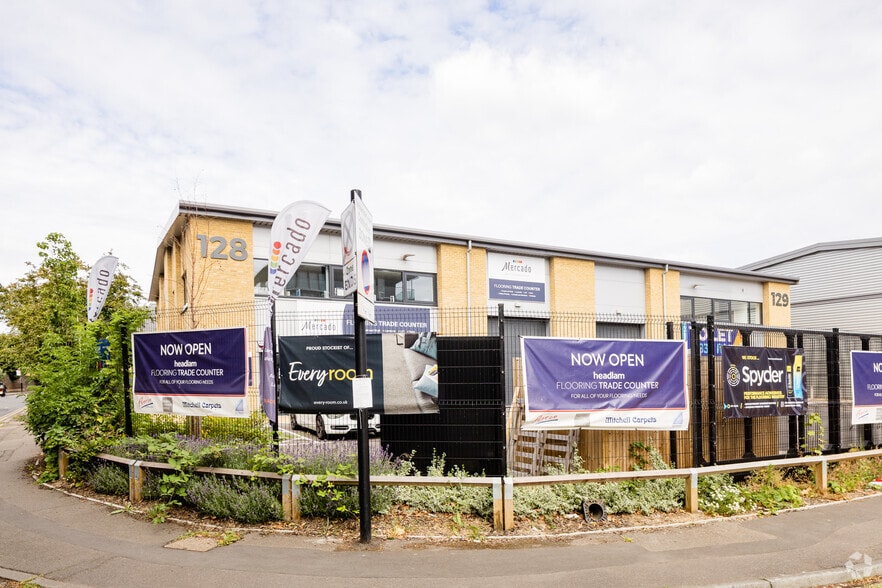 Clock Tower Rd, Isleworth to rent - Building Photo - Image 3 of 4