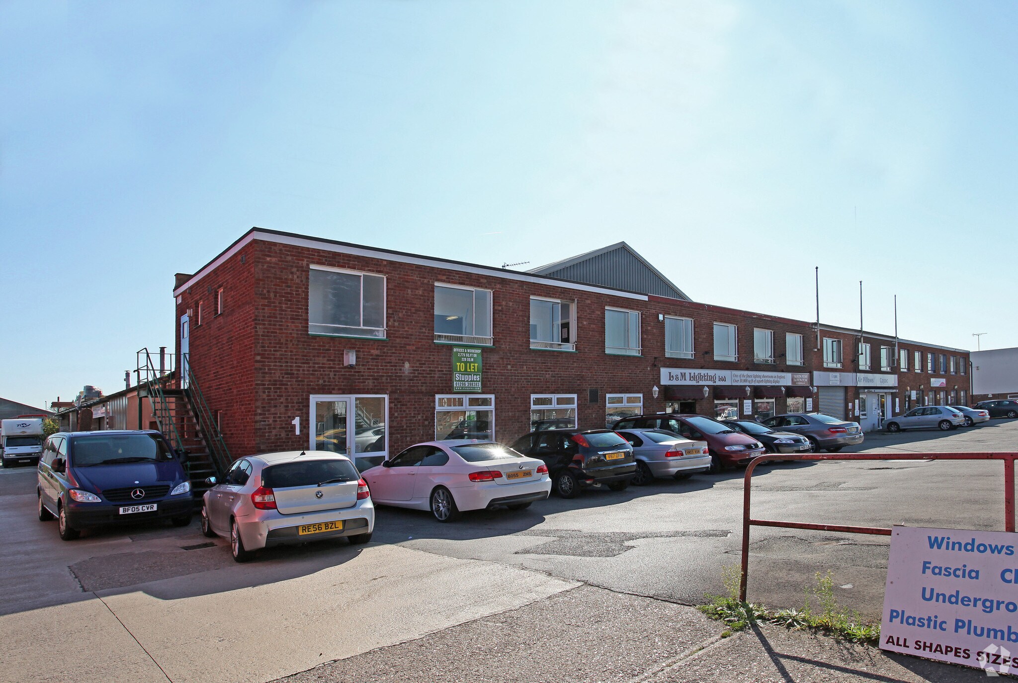 4 Chamberlain Rd, Aylesbury for sale Primary Photo- Image 1 of 1