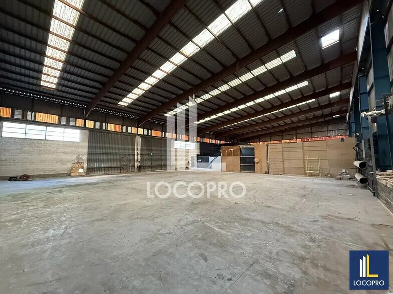 Light Industrial in Cannes to rent - Building Photo - Image 3 of 7