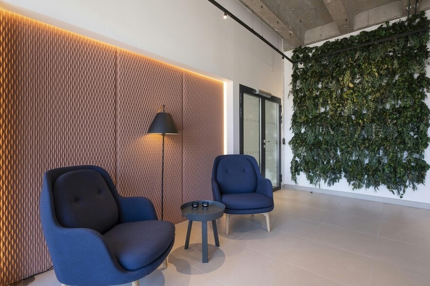 63 Kew Rd, Richmond to rent - Interior Photo - Image 2 of 23