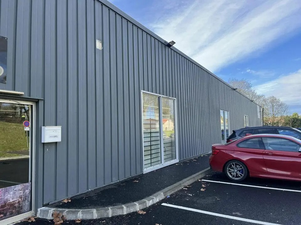 Location Commerce 1 300 m² - Photo 1