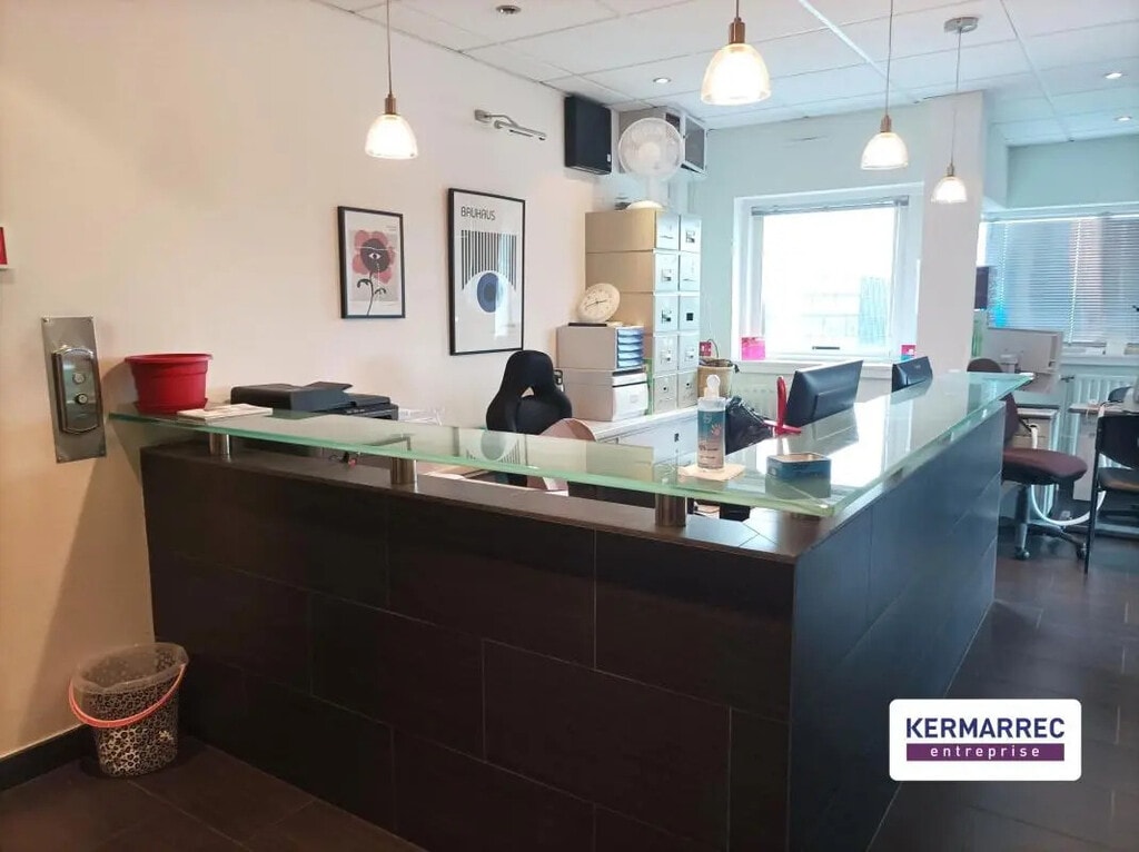 Location Bureaux 100 m² - Photo 1