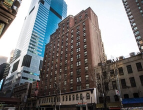 234 W 48th St, New York, NY to rent Interior Photo- Image 2 of 3