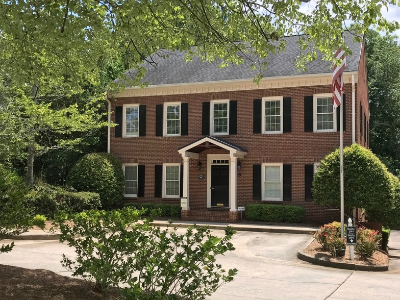 595 Colonial Park Dr, Roswell, GA for rent - Building Photo - Image 1 of 18