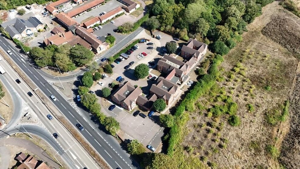 London Rd, Witham to rent - Building Photo - Image 3 of 5