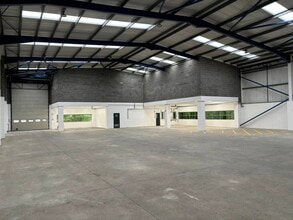 5-9 Spire Green Centre, Harlow to rent Interior Photo- Image 1 of 3