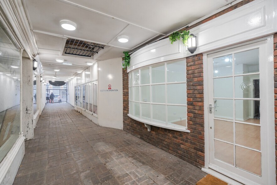 1 Regent Arcade, Grimsby to rent - Interior Photo - Image 2 of 2